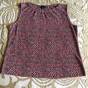 Pleated sleeveless top, size large